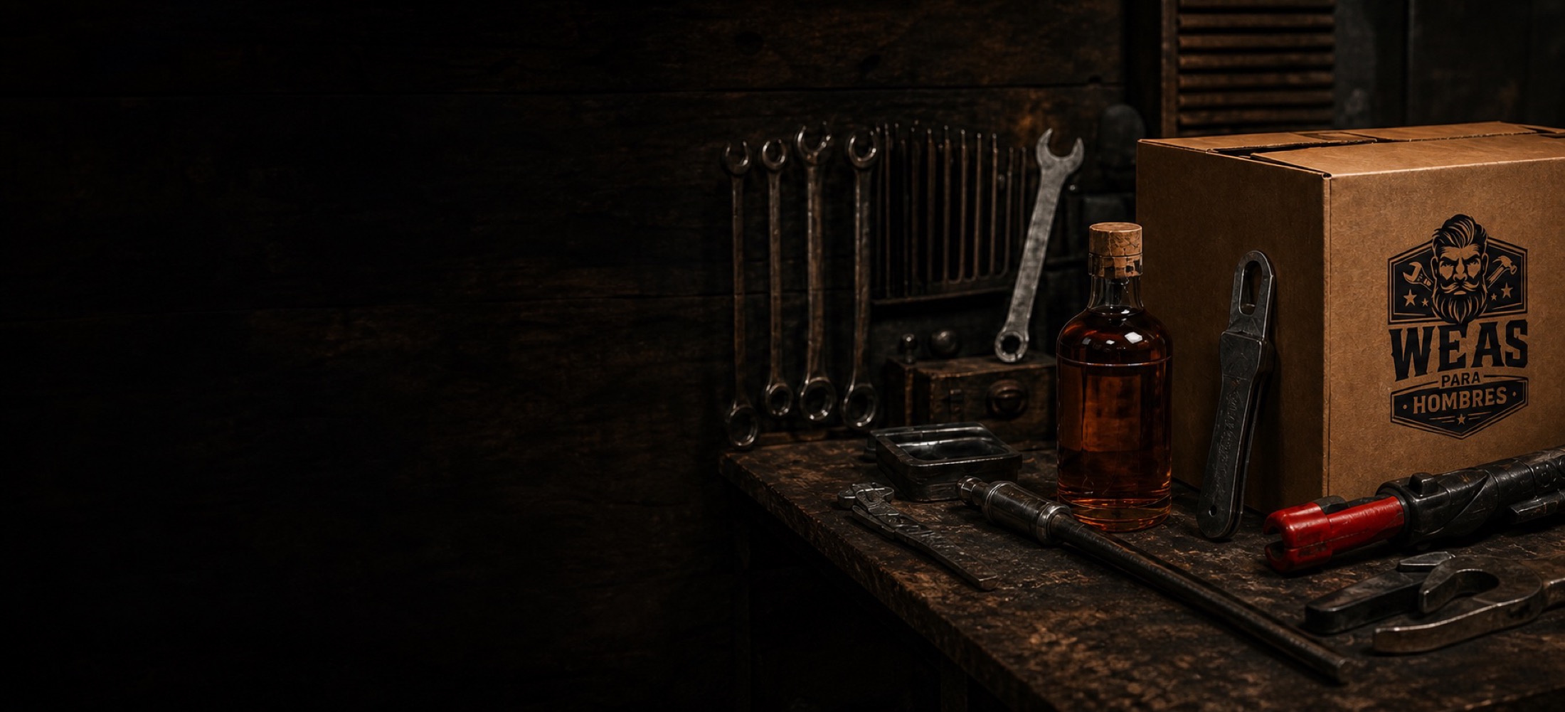 Taller oscuro con herramientas, whisky y una caja de Weas para Hombres